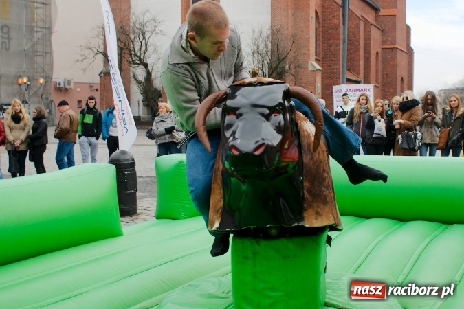 Zdjęcie w galerii na portalu naszraciborz.pl: I Mistrzostwa Raciborza Bakszysz Burger Open w ujeżdżaniu byka za nami wiadomości z regionu