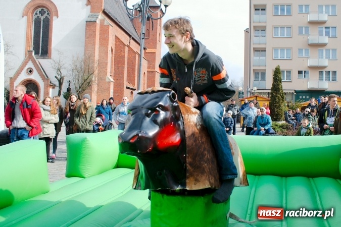Zdjęcie w galerii na portalu naszraciborz.pl: I Mistrzostwa Raciborza Bakszysz Burger Open w ujeżdżaniu byka za nami wiadomości z regionu