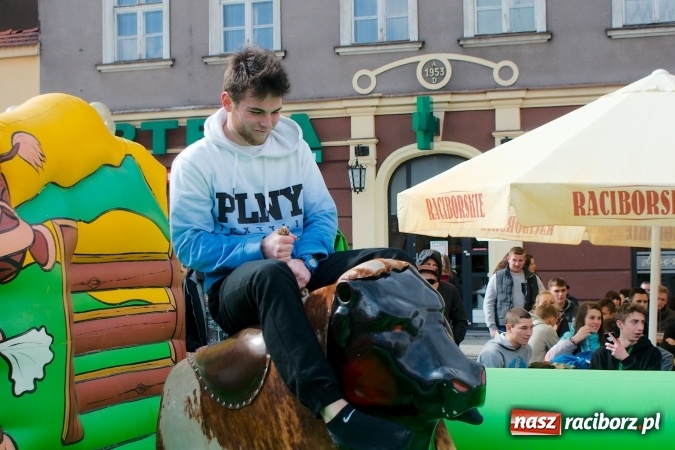 Zdjęcie w galerii na portalu naszraciborz.pl: I Mistrzostwa Raciborza Bakszysz Burger Open w ujeżdżaniu byka za nami wiadomości z regionu