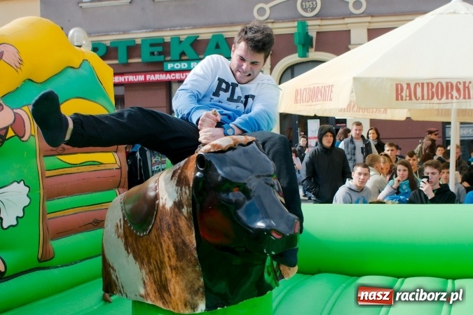 Zdjęcie w galerii na portalu naszraciborz.pl: I Mistrzostwa Raciborza Bakszysz Burger Open w ujeżdżaniu byka za nami wiadomości z regionu