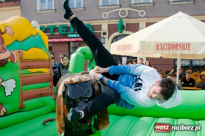 Zdjęcie w galerii na portalu naszraciborz.pl: I Mistrzostwa Raciborza Bakszysz Burger Open w ujeżdżaniu byka za nami wiadomości z regionu