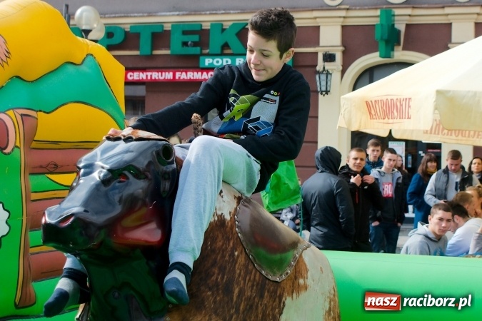 Zdjęcie w galerii na portalu naszraciborz.pl: I Mistrzostwa Raciborza Bakszysz Burger Open w ujeżdżaniu byka za nami wiadomości z regionu