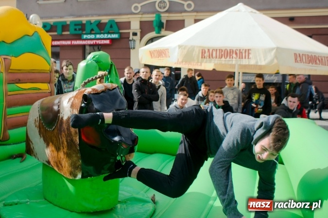 Zdjęcie w galerii na portalu naszraciborz.pl: I Mistrzostwa Raciborza Bakszysz Burger Open w ujeżdżaniu byka za nami wiadomości z regionu