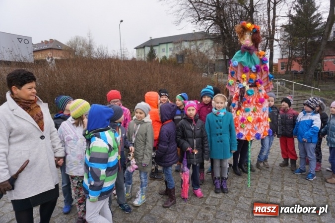 Zdjęcie w galerii na portalu naszraciborz.pl: Przedszkolaki powitały wiosnę  wiadomości z regionu