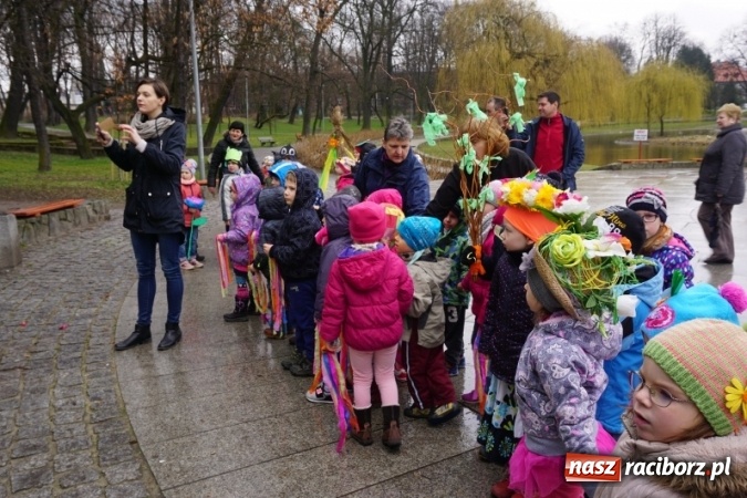 Zdjęcie w galerii na portalu naszraciborz.pl: Przedszkolaki powitały wiosnę  wiadomości z regionu