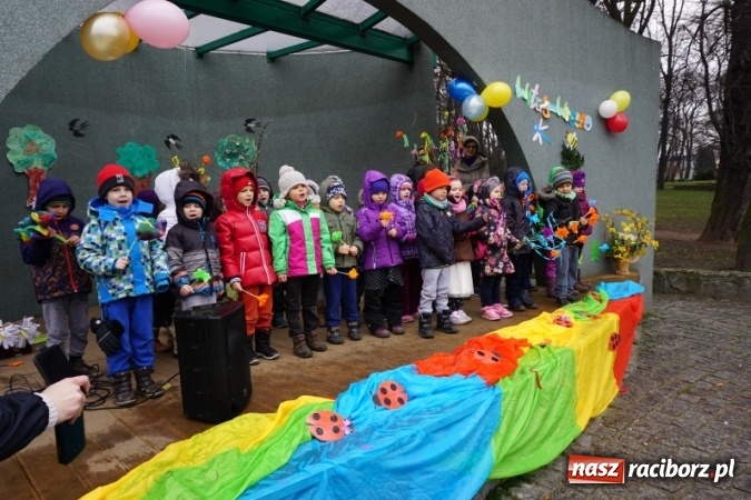 Zdjęcie w galerii na portalu naszraciborz.pl: Przedszkolaki powitały wiosnę  wiadomości z regionu