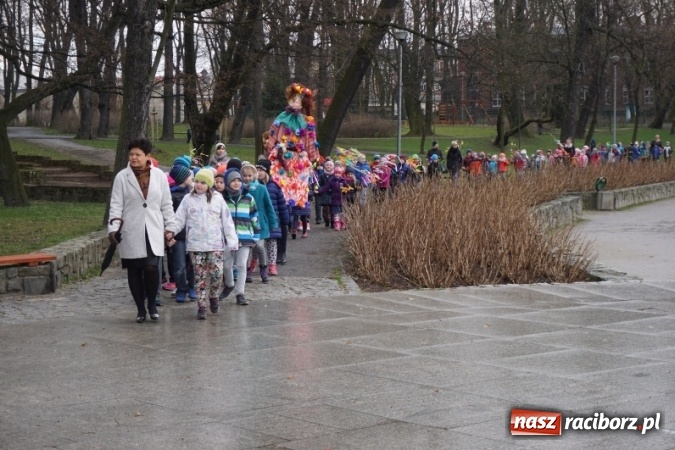 Zdjęcie w galerii na portalu naszraciborz.pl: Przedszkolaki powitały wiosnę  wiadomości z regionu