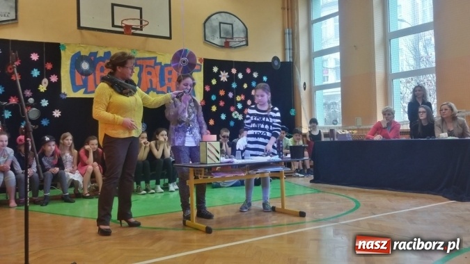 Zdjęcie w galerii na portalu naszraciborz.pl: Konkurs talentów na powitanie wiosny w Szkole Podstawowej nr 13 w Raciborzu  wiadomości z regionu