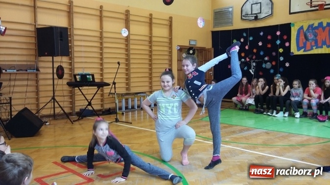 Zdjęcie w galerii na portalu naszraciborz.pl: Konkurs talentów na powitanie wiosny w Szkole Podstawowej nr 13 w Raciborzu  wiadomości z regionu