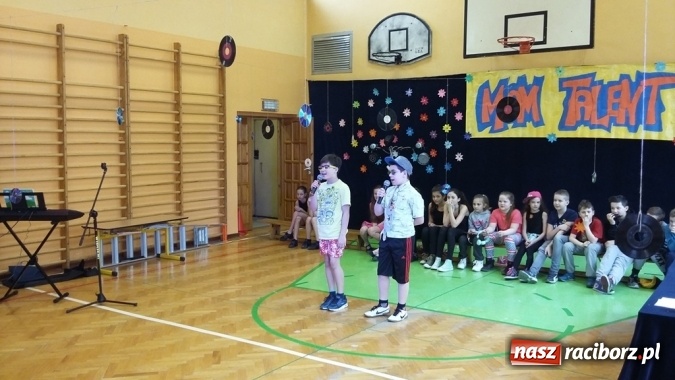 Zdjęcie w galerii na portalu naszraciborz.pl: Konkurs talentów na powitanie wiosny w Szkole Podstawowej nr 13 w Raciborzu  wiadomości z regionu