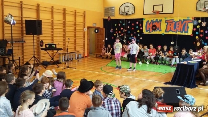Zdjęcie w galerii na portalu naszraciborz.pl: Konkurs talentów na powitanie wiosny w Szkole Podstawowej nr 13 w Raciborzu  wiadomości z regionu