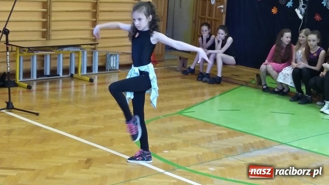 Zdjęcie w galerii na portalu naszraciborz.pl: Konkurs talentów na powitanie wiosny w Szkole Podstawowej nr 13 w Raciborzu  wiadomości z regionu