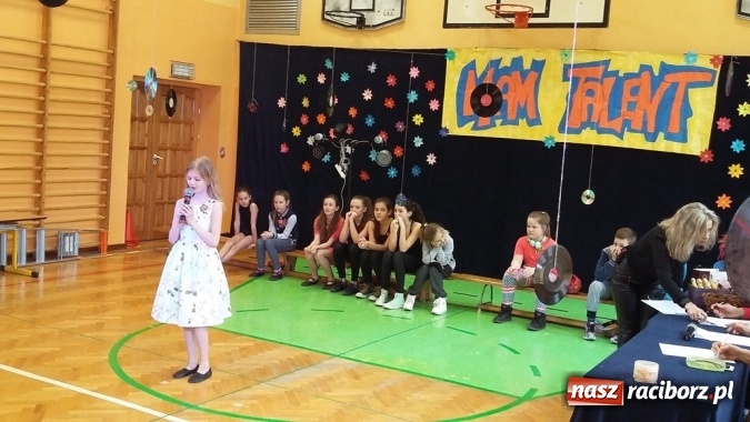 Zdjęcie w galerii na portalu naszraciborz.pl: Konkurs talentów na powitanie wiosny w Szkole Podstawowej nr 13 w Raciborzu  wiadomości z regionu