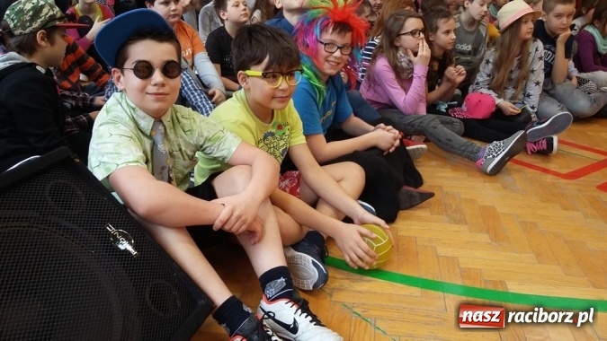 Zdjęcie w galerii na portalu naszraciborz.pl: Konkurs talentów na powitanie wiosny w Szkole Podstawowej nr 13 w Raciborzu  wiadomości z regionu