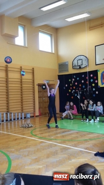 Zdjęcie w galerii na portalu naszraciborz.pl: Konkurs talentów na powitanie wiosny w Szkole Podstawowej nr 13 w Raciborzu  wiadomości z regionu