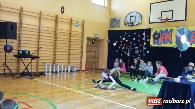 Zdjęcie w galerii na portalu naszraciborz.pl: Konkurs talentów na powitanie wiosny w Szkole Podstawowej nr 13 w Raciborzu  wiadomości z regionu