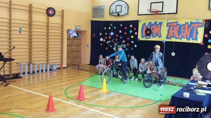 Zdjęcie w galerii na portalu naszraciborz.pl: Konkurs talentów na powitanie wiosny w Szkole Podstawowej nr 13 w Raciborzu  wiadomości z regionu