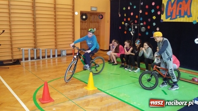 Zdjęcie w galerii na portalu naszraciborz.pl: Konkurs talentów na powitanie wiosny w Szkole Podstawowej nr 13 w Raciborzu  wiadomości z regionu