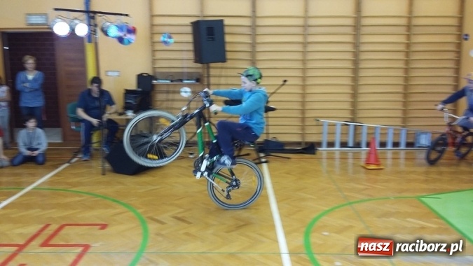 Zdjęcie w galerii na portalu naszraciborz.pl: Konkurs talentów na powitanie wiosny w Szkole Podstawowej nr 13 w Raciborzu  wiadomości z regionu