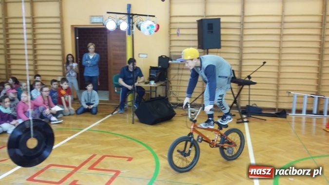 Zdjęcie w galerii na portalu naszraciborz.pl: Konkurs talentów na powitanie wiosny w Szkole Podstawowej nr 13 w Raciborzu  wiadomości z regionu