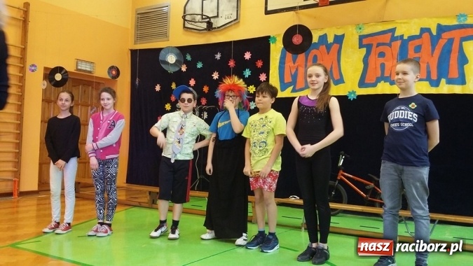 Zdjęcie w galerii na portalu naszraciborz.pl: Konkurs talentów na powitanie wiosny w Szkole Podstawowej nr 13 w Raciborzu  wiadomości z regionu