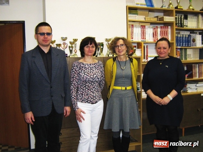 Zdjęcie w galerii na portalu naszraciborz.pl: Przedstawiciele Gimnazjum nr 3 na wizycie w partnerskiej szkole w Opawie wiadomości z regionu