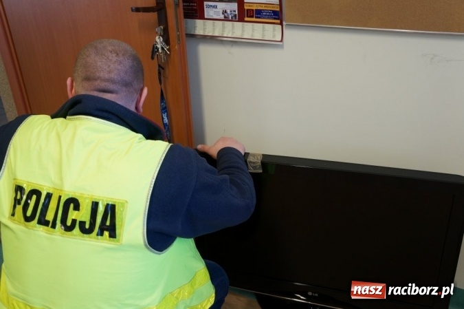 Zdjęcie w galerii na portalu naszraciborz.pl: Policja zatrzymała 26-letniego złodzieja telewizora wiadomości z regionu