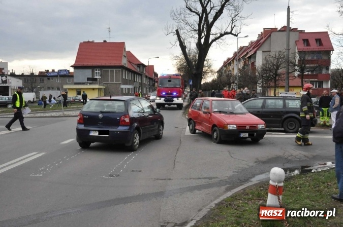 Zdjęcie w galerii na portalu naszraciborz.pl: Kolejne zderzenie pojazdów na skrzyżowaniu Ocicka-Katowicka-Słowackiego wiadomości z regionu