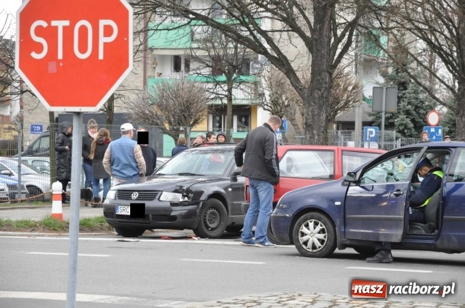 Zdjęcie w galerii na portalu naszraciborz.pl: Kolejne zderzenie pojazdów na skrzyżowaniu Ocicka-Katowicka-Słowackiego wiadomości z regionu