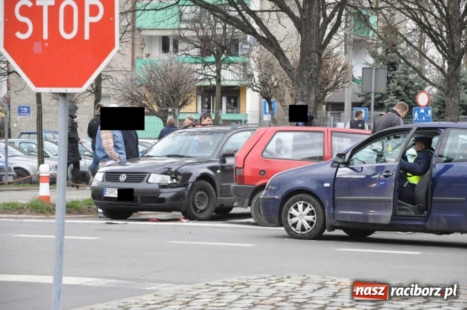 Zdjęcie w galerii na portalu naszraciborz.pl: Kolejne zderzenie pojazdów na skrzyżowaniu Ocicka-Katowicka-Słowackiego wiadomości z regionu