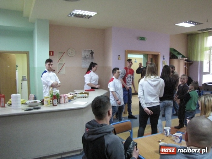 Zdjęcie w galerii na portalu naszraciborz.pl: Piekielna kuchnia w raciborskiej Przystani wiadomości z regionu