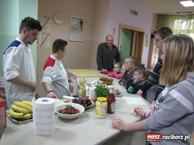 Zdjęcie w galerii na portalu naszraciborz.pl: Piekielna kuchnia w raciborskiej Przystani wiadomości z regionu