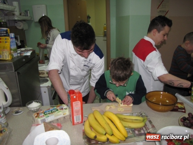 Zdjęcie w galerii na portalu naszraciborz.pl: Piekielna kuchnia w raciborskiej Przystani wiadomości z regionu