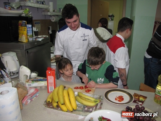 Zdjęcie w galerii na portalu naszraciborz.pl: Piekielna kuchnia w raciborskiej Przystani wiadomości z regionu