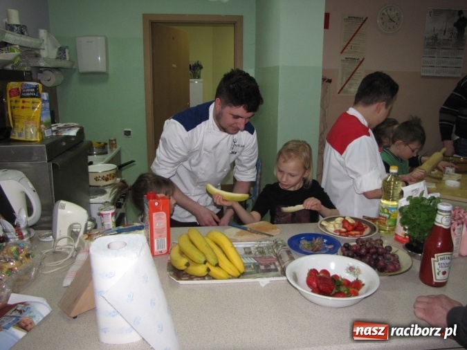 Zdjęcie w galerii na portalu naszraciborz.pl: Piekielna kuchnia w raciborskiej Przystani wiadomości z regionu