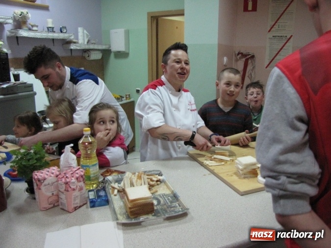 Zdjęcie w galerii na portalu naszraciborz.pl: Piekielna kuchnia w raciborskiej Przystani wiadomości z regionu