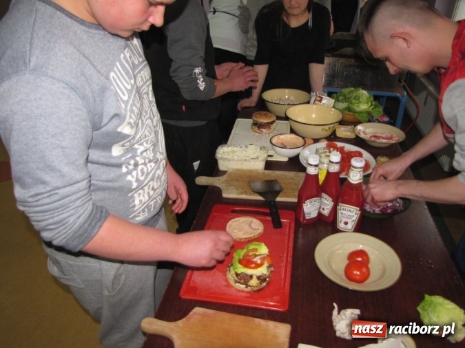 Zdjęcie w galerii na portalu naszraciborz.pl: Piekielna kuchnia w raciborskiej Przystani wiadomości z regionu