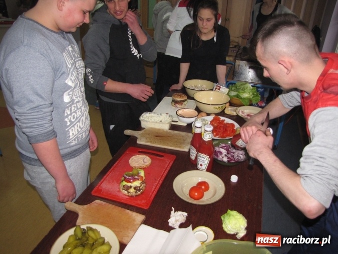 Zdjęcie w galerii na portalu naszraciborz.pl: Piekielna kuchnia w raciborskiej Przystani wiadomości z regionu