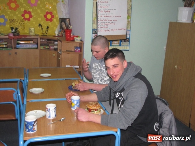 Zdjęcie w galerii na portalu naszraciborz.pl: Piekielna kuchnia w raciborskiej Przystani wiadomości z regionu