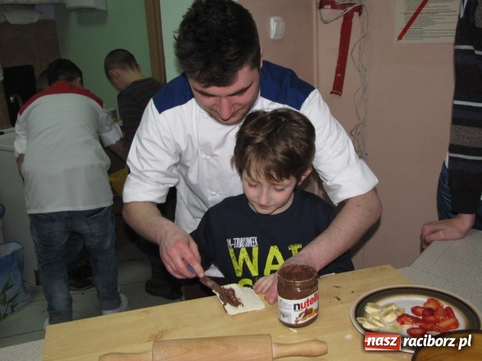 Zdjęcie w galerii na portalu naszraciborz.pl: Piekielna kuchnia w raciborskiej Przystani wiadomości z regionu