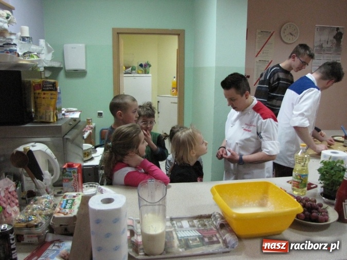 Zdjęcie w galerii na portalu naszraciborz.pl: Piekielna kuchnia w raciborskiej Przystani wiadomości z regionu