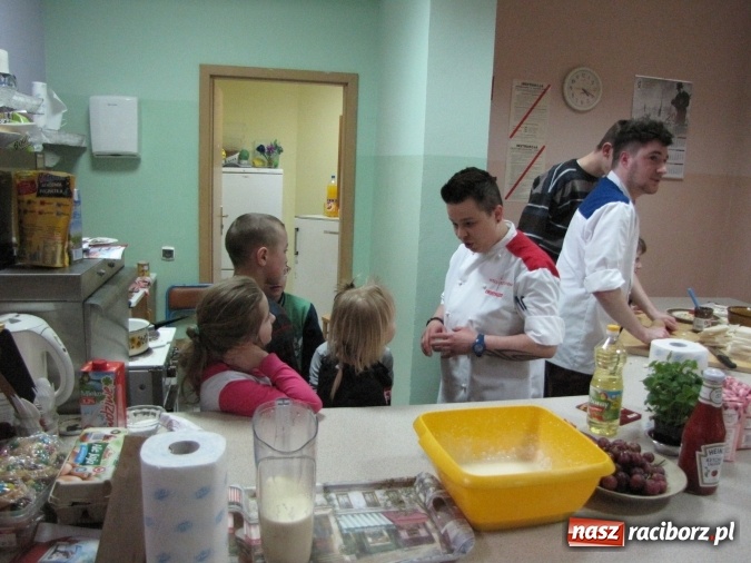 Zdjęcie w galerii na portalu naszraciborz.pl: Piekielna kuchnia w raciborskiej Przystani wiadomości z regionu