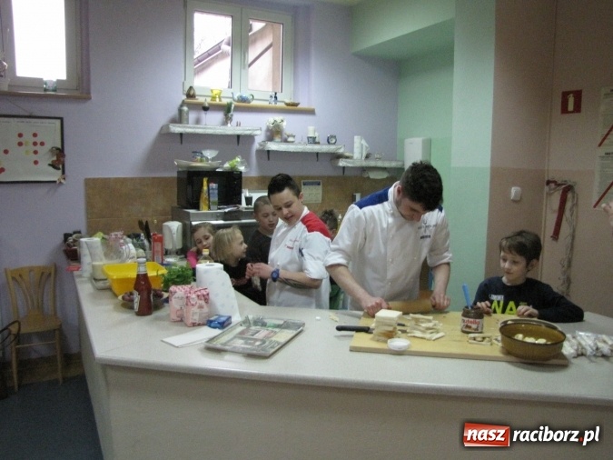 Zdjęcie w galerii na portalu naszraciborz.pl: Piekielna kuchnia w raciborskiej Przystani wiadomości z regionu