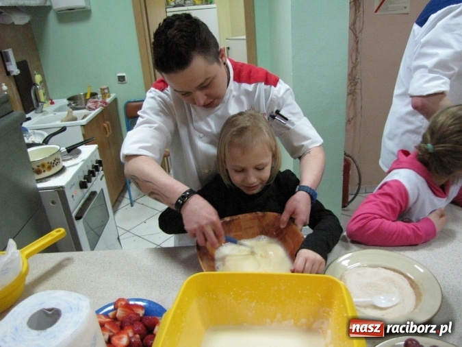 Zdjęcie w galerii na portalu naszraciborz.pl: Piekielna kuchnia w raciborskiej Przystani wiadomości z regionu