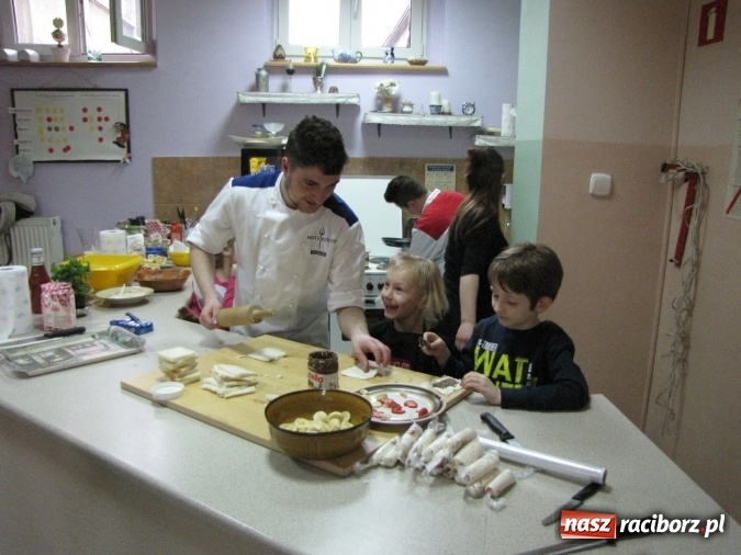 Zdjęcie w galerii na portalu naszraciborz.pl: Piekielna kuchnia w raciborskiej Przystani wiadomości z regionu