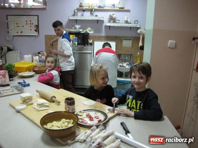 Zdjęcie w galerii na portalu naszraciborz.pl: Piekielna kuchnia w raciborskiej Przystani wiadomości z regionu