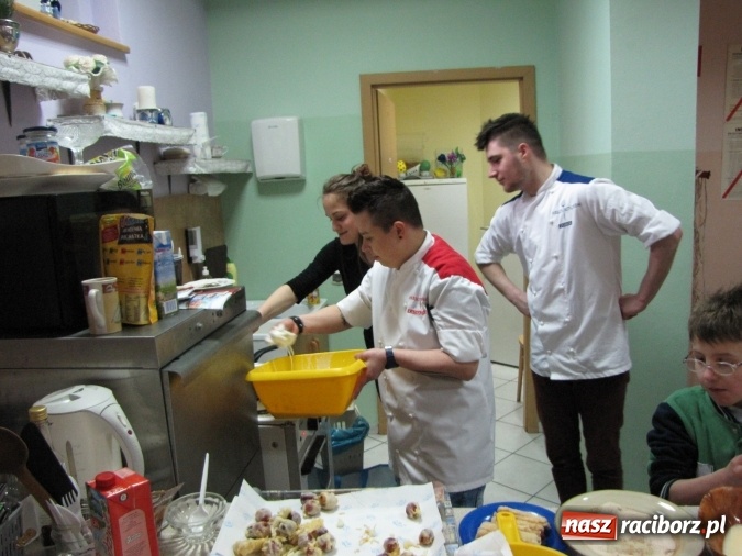 Zdjęcie w galerii na portalu naszraciborz.pl: Piekielna kuchnia w raciborskiej Przystani wiadomości z regionu