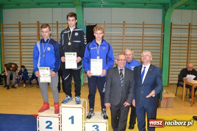 Zdjęcie w galerii na portalu naszraciborz.pl: Zapaśnicy przywieźli worek medali z Mistrzostw Śląska wiadomości z regionu