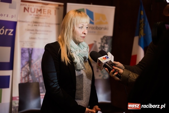 Zdjęcie w galerii na portalu naszraciborz.pl: Znamy laureatów Powiatowego Konkursu Wiedzy o Społeczeństwie wiadomości z regionu