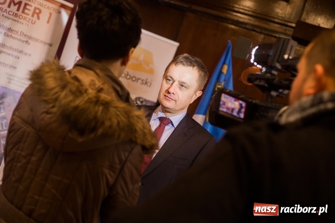 Zdjęcie w galerii na portalu naszraciborz.pl: Znamy laureatów Powiatowego Konkursu Wiedzy o Społeczeństwie wiadomości z regionu